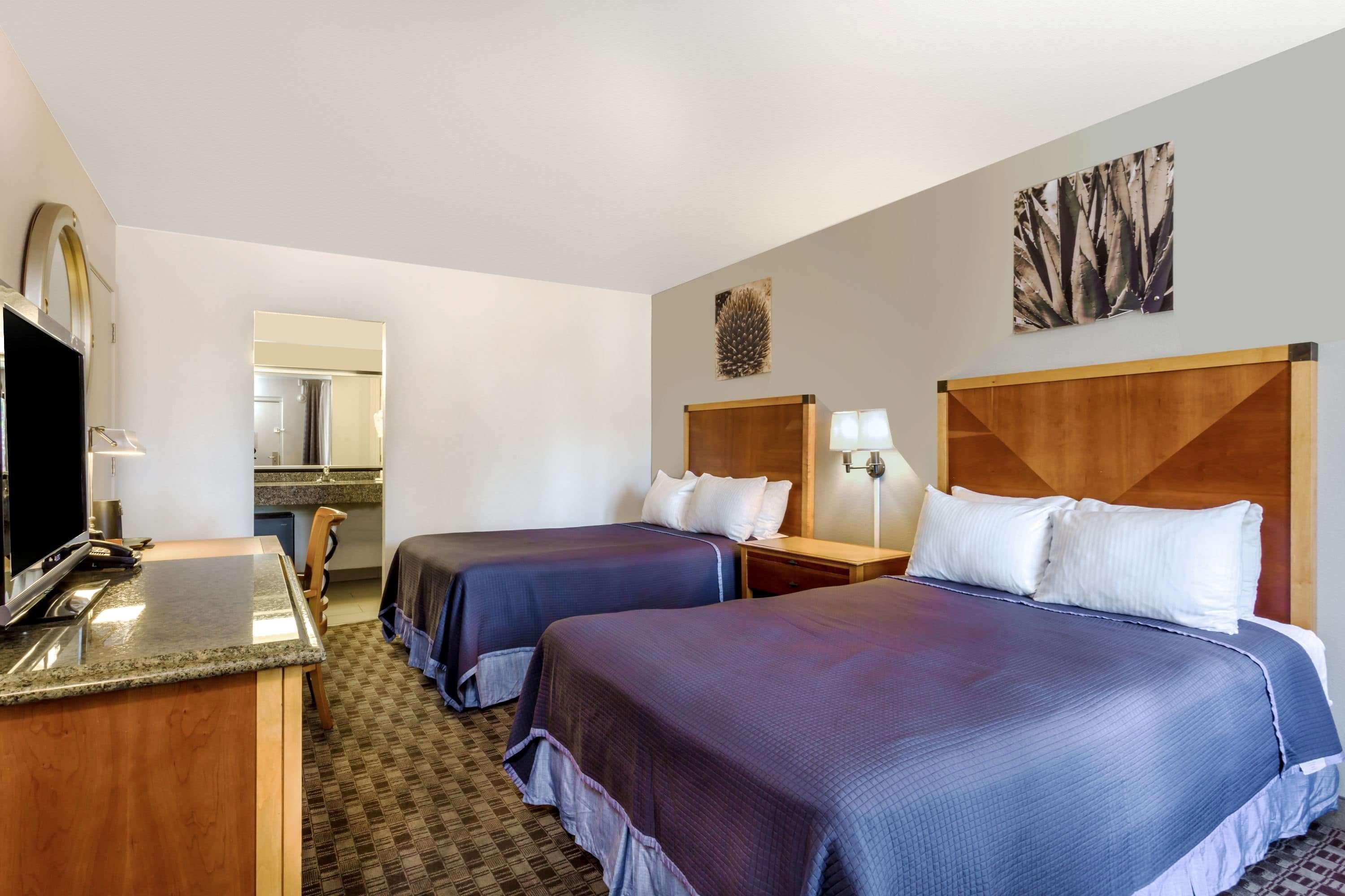 Howard Johnson By Wyndham Scottsdale Old Town Dış mekan fotoğraf