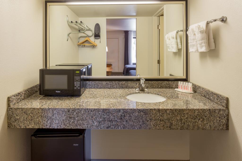 Howard Johnson By Wyndham Scottsdale Old Town Dış mekan fotoğraf