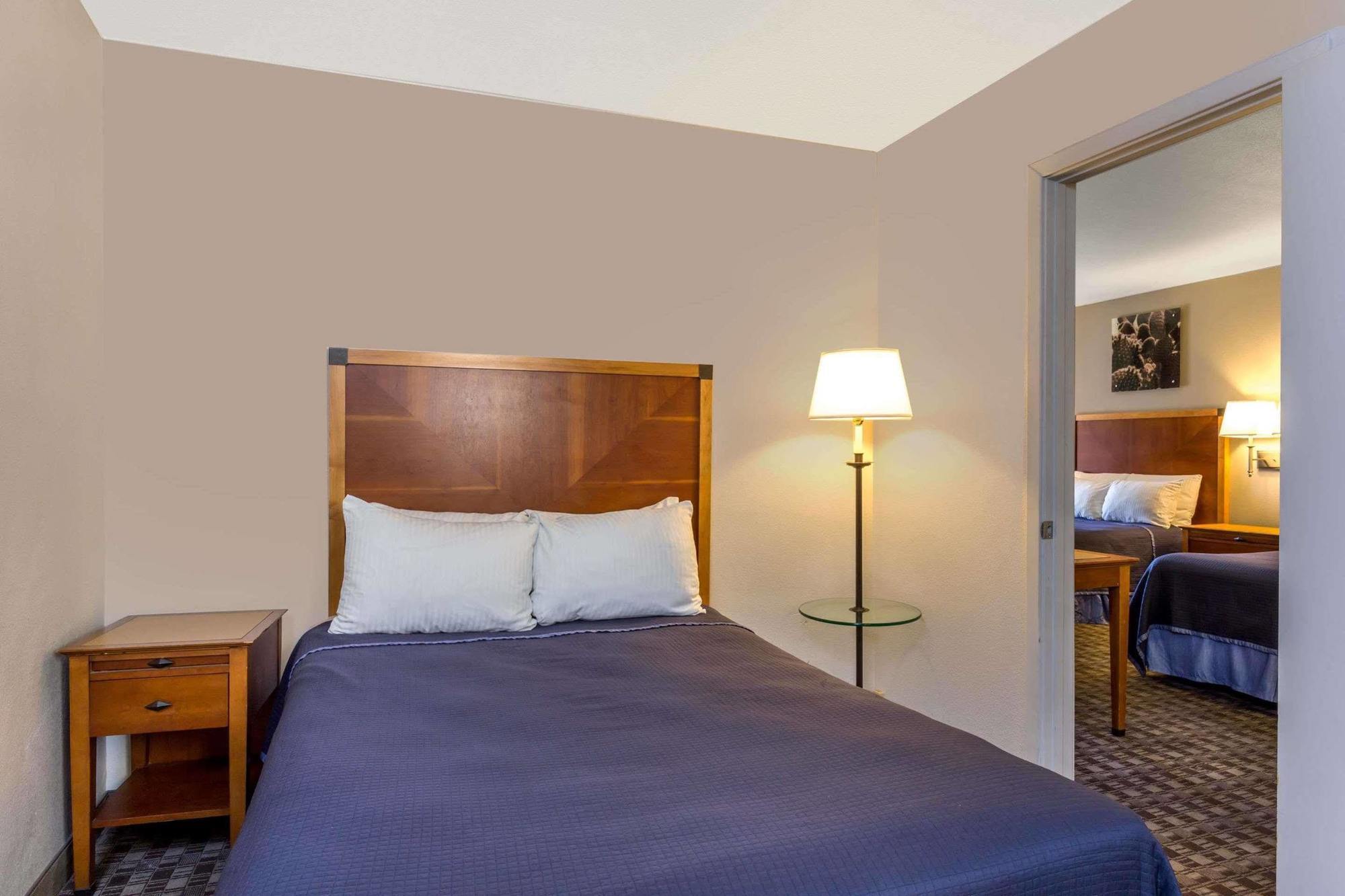 Howard Johnson By Wyndham Scottsdale Old Town Dış mekan fotoğraf